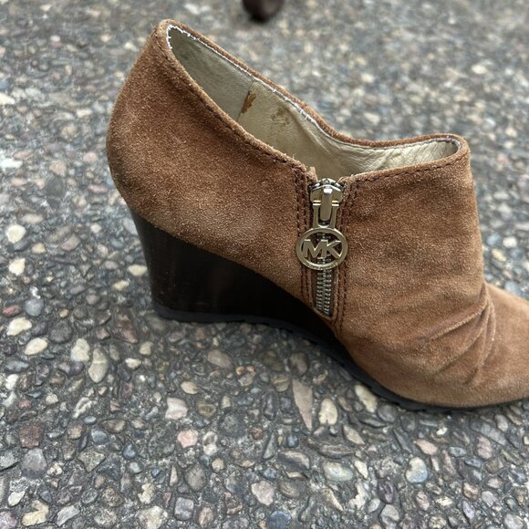 MICHAEL Michael Kors Norma Brown Suede Leather Ankle Wedge Bootie Boots Size 6.5 - Picture 2 of 11